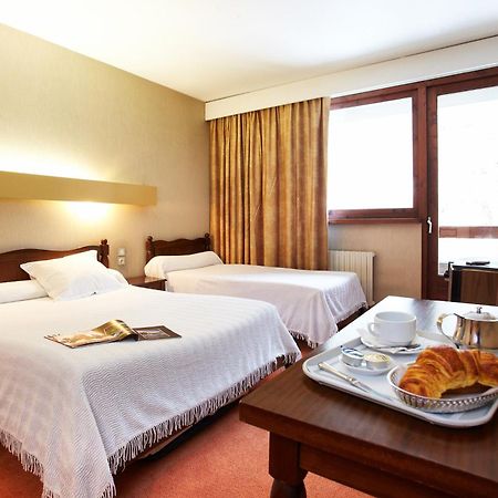 Hotel De Paris Bagnères-de-Luchon Szoba fotó