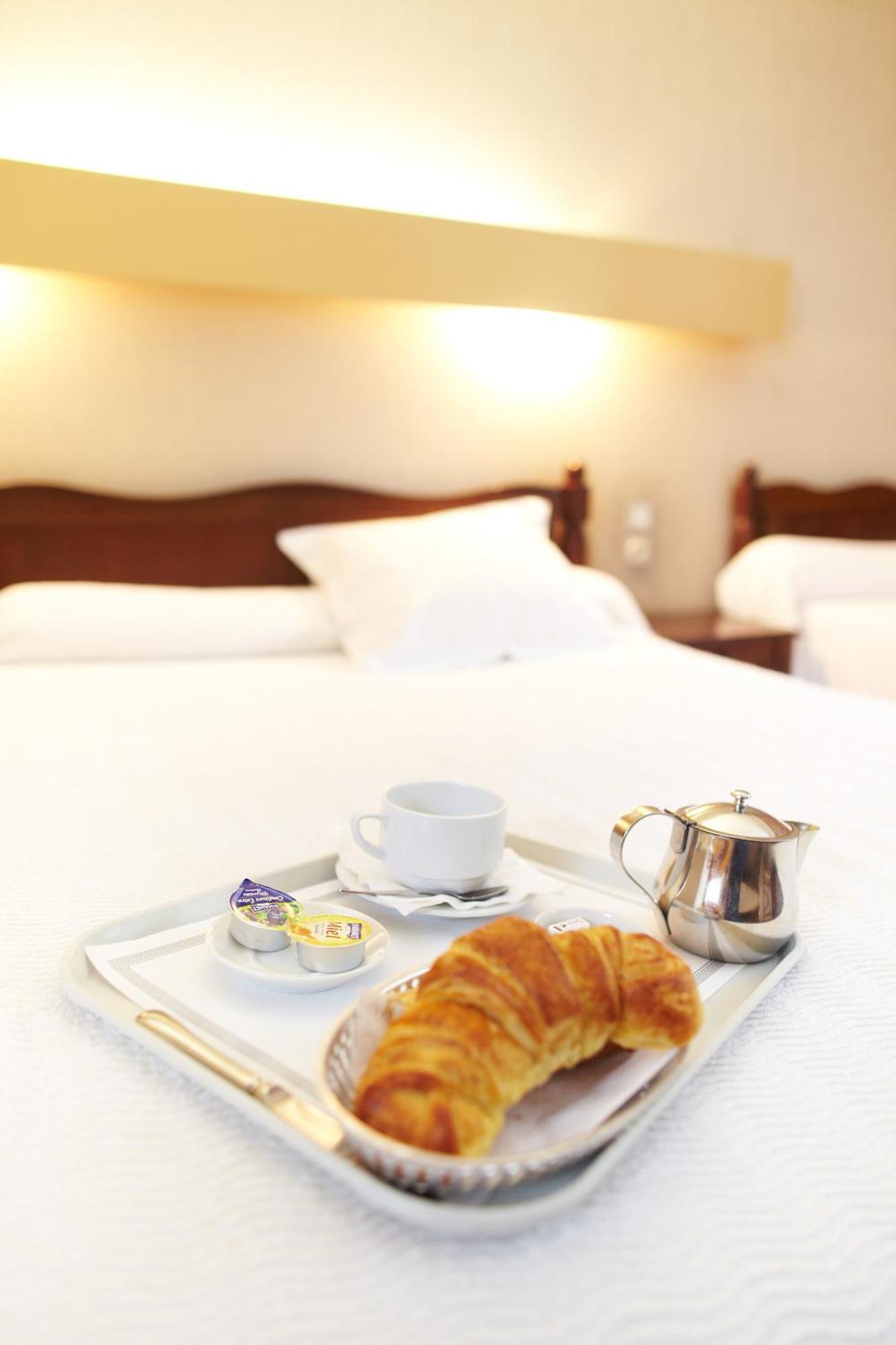 Hotel De Paris Bagnères-de-Luchon Szoba fotó